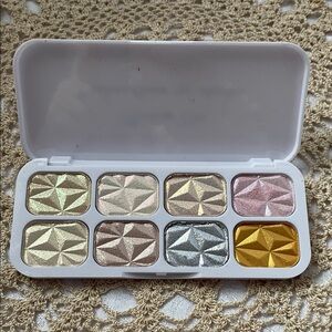 Shimmer Eyeshadow Palette with Gold and Silver Shades